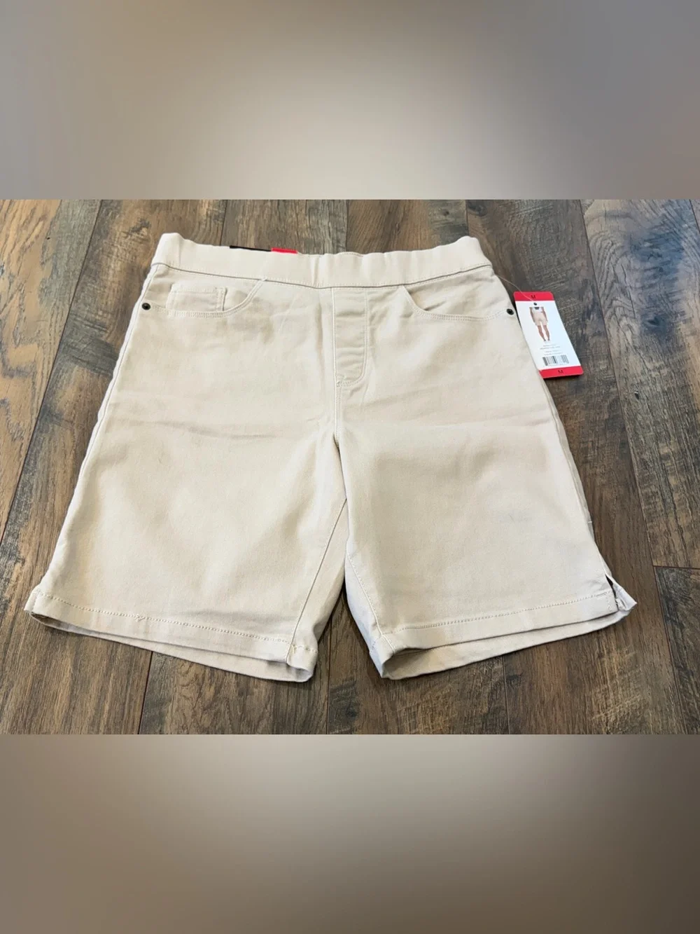 DKNY Jeans Women's Comfort Stretch Pull-On Bermuda Shorts Tan Khaki, Size Medium